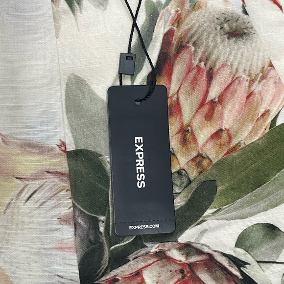 *BNWT* Women’s Express Floral Stylist Shorts - Picture 5 of 6